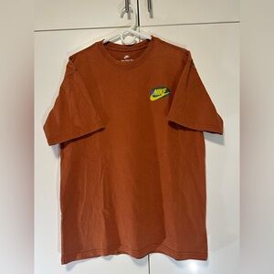 Nike Max90 Earth Logo Graphic Orange T-Shirt Men's M Loose Fit FB9811-246
